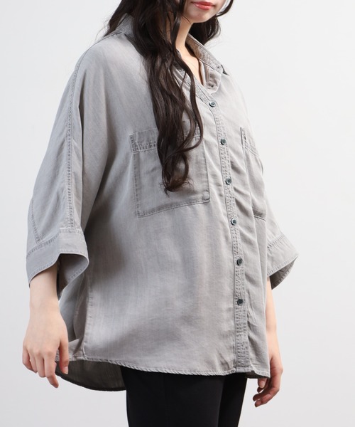 hunch(ハンチ)の「hunch 4.5オンス テンセルデニムドルマンシャツ 半端袖(シャツ/ブラウス・レディース・ブルー/グレー/ライトインディゴブルー・FREE)」の6枚目の写真