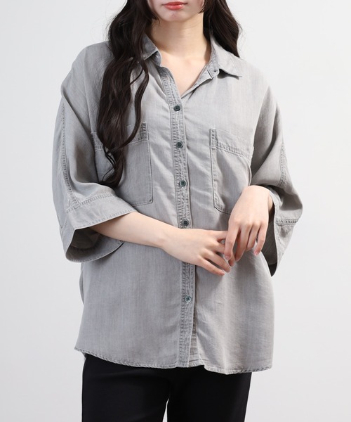 hunch(ハンチ)の「hunch 4.5オンス テンセルデニムドルマンシャツ 半端袖(シャツ/ブラウス・レディース・ブルー/グレー/ライトインディゴブルー・FREE)」の7枚目の写真