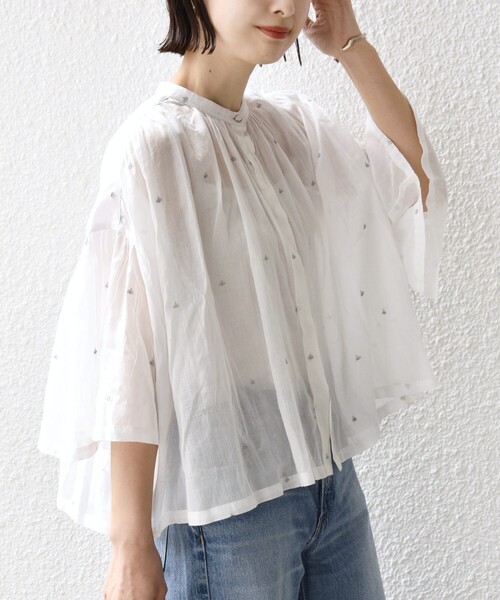 SHIPS(シップス)の「〈手洗い可能〉コットン オーガンジー リーフ 刺繍 羽織 ブラウス(シャツ/ブラウス・レディース・ブラック/カーキ/オフホワイト・ONE SIZE)」の2枚目の写真