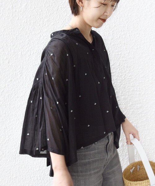 SHIPS(シップス)の「〈手洗い可能〉コットン オーガンジー リーフ 刺繍 羽織 ブラウス(シャツ/ブラウス・レディース・ブラック/カーキ/オフホワイト・ONE SIZE)」の18枚目の写真