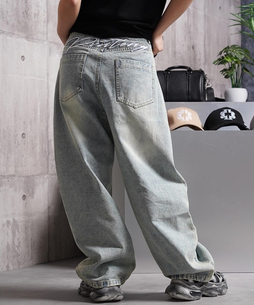 バック刺繍 デニムカーブパンツ / Back-Embroidered Curved-Leg Denim