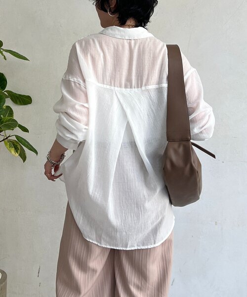 un dix cors(アンディコール)の「ボイルシャンブレーシャツ(シャツ/ブラウス・レディース・グレイッシュベージュ/サックスブルー/イエロー/オフホワイト・FREE)」の2枚目の写真
