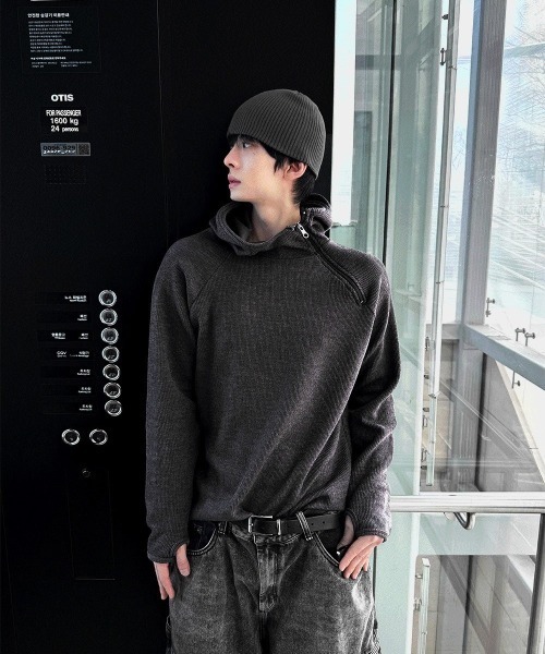 COSYHARU(コシハル)の「バラクラバ斜線フード(パーカー・メンズ・チャコール/ブラック・FREE)」の14枚目の写真