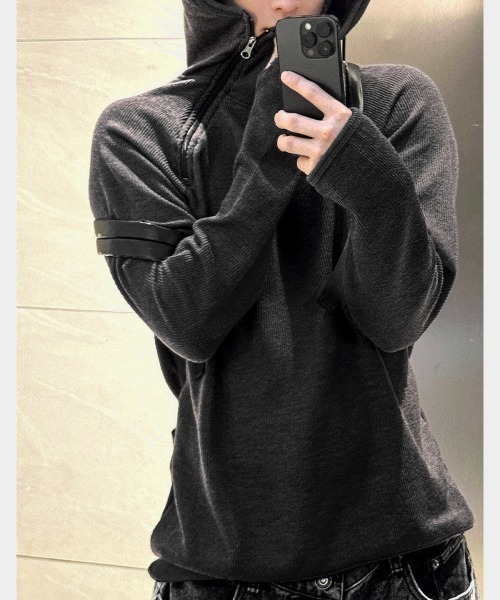 COSYHARU(コシハル)の「バラクラバ斜線フード(パーカー・メンズ・チャコール/ブラック・FREE)」の15枚目の写真