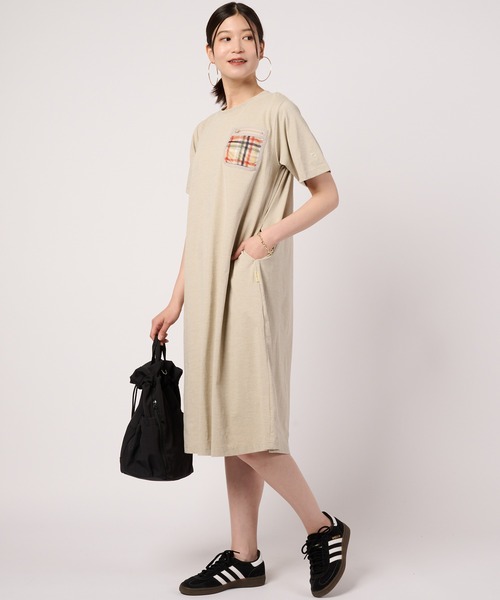 Arnold Palmer(アーノルドパーマー)の「タウン&レジャー ポケットメッシュ Tシャツワンピース(ワンピース・レディース・ブラック/ライトグリーン/ベージュ・L/M/S)」の2枚目の写真