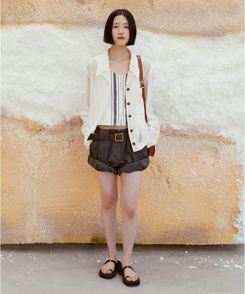 LOW CLASSIC(ロウ クラシック)の「TUCK POINT TURN-UP SHORTS(その他パンツ・レディース・チャコール/カーキ/ライトグレー・L/M/S)」の2枚目の写真