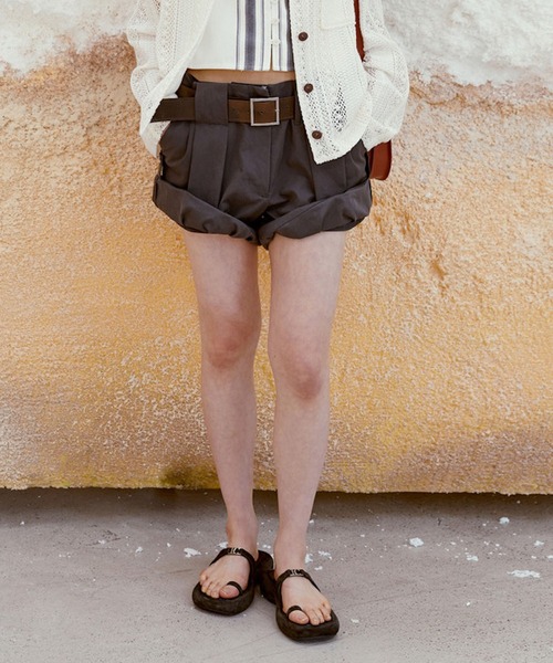LOW CLASSIC(ロウ クラシック)の「TUCK POINT TURN-UP SHORTS(その他パンツ・レディース・チャコール/カーキ/ライトグレー・L/M/S)」の21枚目の写真