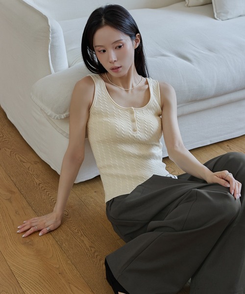 UNE MANSION(ユヌマンション)の「フロントボタンレイヤードサマーニットタンクトップキャミソール(タンクトップ・レディース・ブラウン/ネイビー/アイボリー/グレー・FREE)」の17枚目の写真