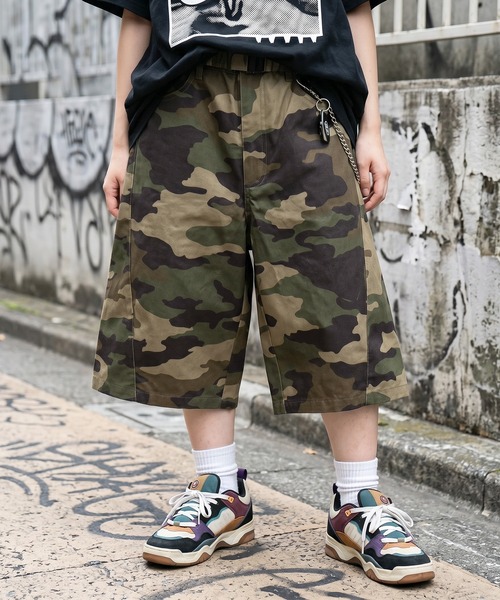 SlashDate(スラッシュデイト)の「【82】カーブシルエット ブラック カモフラ柄 ワイド ショートパンツ/ハーフパンツ/バックシャーリング(その他パンツ・メンズ・ブラウン/グリーン/ブラック/カーキ・S/M/L)」の4枚目の写真