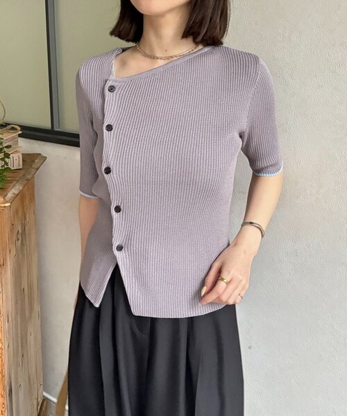 Thevon(ゼボン)の「アシメネックボタンデザイン半袖ニット(ニット/セーター・レディース・グレー/ブラック/アイボリー/イエロー・FREE)」の9枚目の写真