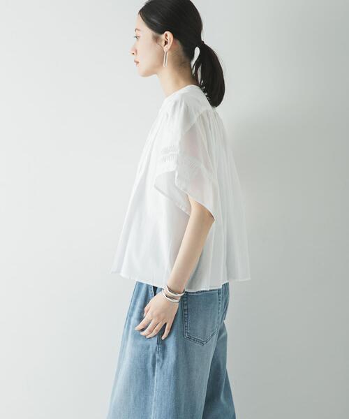 URBAN RESEARCH(アーバンリサーチ)の「ハーフスリーブタックショートシャツ(シャツ/ブラウス・レディース・ブラック/オフホワイト/ブルー系その他・FREE)」の13枚目の写真