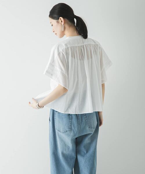 URBAN RESEARCH(アーバンリサーチ)の「ハーフスリーブタックショートシャツ(シャツ/ブラウス・レディース・ブラック/オフホワイト/ブルー系その他・FREE)」の14枚目の写真