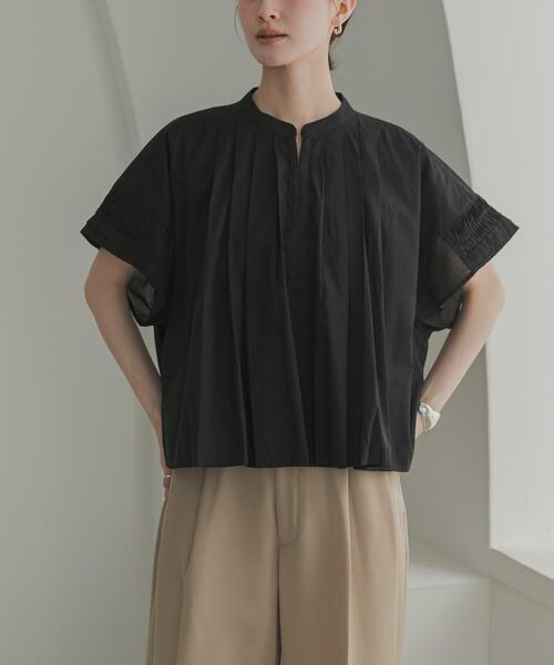 URBAN RESEARCH(アーバンリサーチ)の「ハーフスリーブタックショートシャツ(シャツ/ブラウス・レディース・ブラック/オフホワイト/ブルー系その他・FREE)」の19枚目の写真
