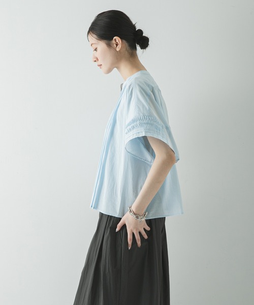 URBAN RESEARCH(アーバンリサーチ)の「ハーフスリーブタックショートシャツ(シャツ/ブラウス・レディース・ブラック/オフホワイト/ブルー系その他・FREE)」の7枚目の写真