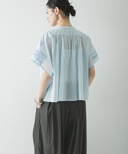 URBAN RESEARCH(アーバンリサーチ)の「ハーフスリーブタックショートシャツ(シャツ/ブラウス・レディース・ブラック/オフホワイト/ブルー系その他・FREE)」の8枚目の写真