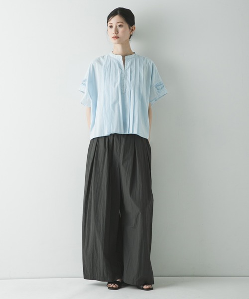 URBAN RESEARCH(アーバンリサーチ)の「ハーフスリーブタックショートシャツ(シャツ/ブラウス・レディース・ブラック/オフホワイト/ブルー系その他・FREE)」の9枚目の写真