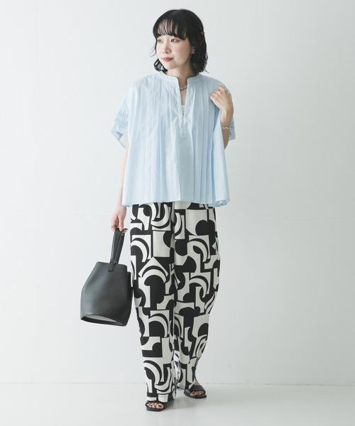 URBAN RESEARCH(アーバンリサーチ)の「ハーフスリーブタックショートシャツ(シャツ/ブラウス・レディース・ブラック/オフホワイト/ブルー系その他・FREE)」の10枚目の写真