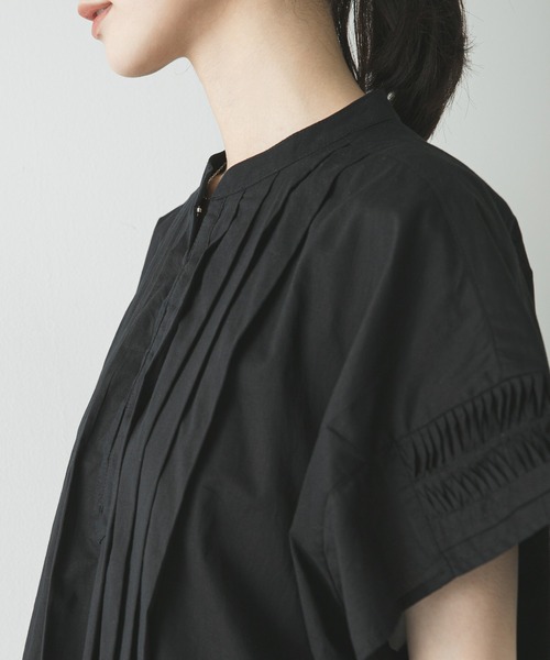 URBAN RESEARCH(アーバンリサーチ)の「ハーフスリーブタックショートシャツ(シャツ/ブラウス・レディース・ブラック/オフホワイト/ブルー系その他・FREE)」の11枚目の写真