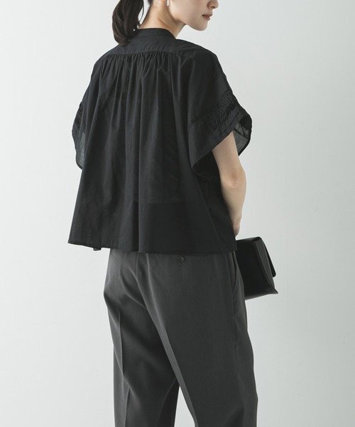 URBAN RESEARCH(アーバンリサーチ)の「ハーフスリーブタックショートシャツ(シャツ/ブラウス・レディース・ブラック/オフホワイト/ブルー系その他・FREE)」の14枚目の写真