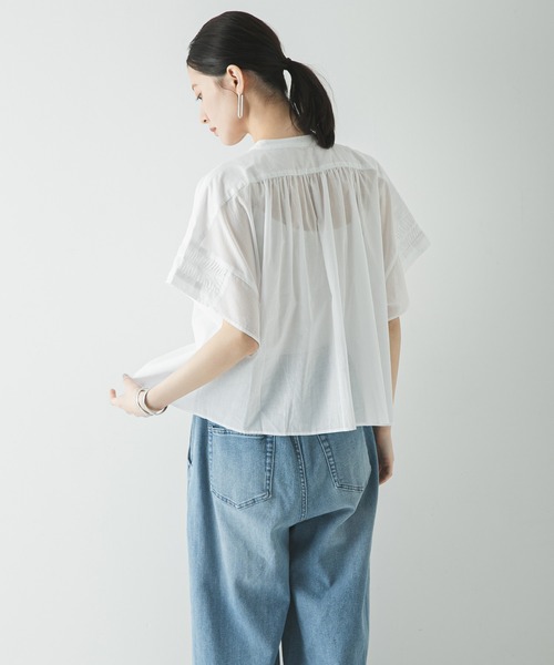 URBAN RESEARCH(アーバンリサーチ)の「ハーフスリーブタックショートシャツ(シャツ/ブラウス・レディース・ブラック/オフホワイト/ブルー系その他・FREE)」の21枚目の写真