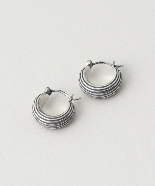 journal standard L'essage（ジャーナルスタンダードレサージュ）の「OCUCCI/オクチ Pierce Hoop-stripe ピアス（ピアス（両耳用）・レディース・シルバー・FREE）」の2枚目の写真