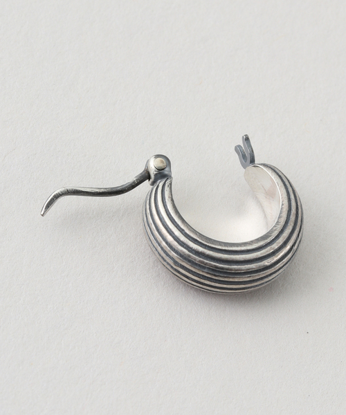 journal standard L'essage（ジャーナルスタンダードレサージュ）の「OCUCCI/オクチ Pierce Hoop-stripe ピアス（ピアス（両耳用）・レディース・シルバー・FREE）」の4枚目の写真