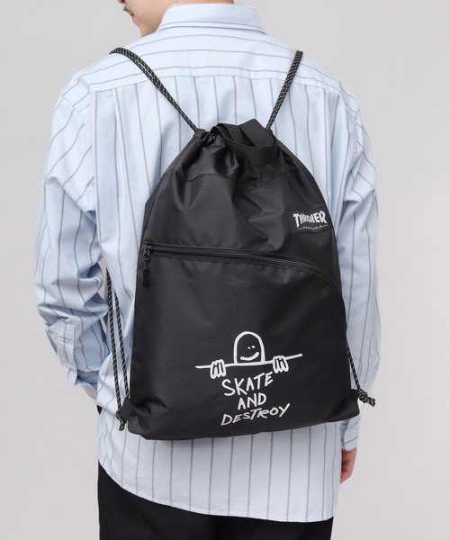 THRASHER(スラッシャー)の「軽量 プリントデザイン ナップサック A4対応(ロゴデザイン・ファイヤーロゴ・ゴンズ)(バックパック/リュック・メンズ・ブラック/ブラック系その他・FREE)」の8枚目の写真