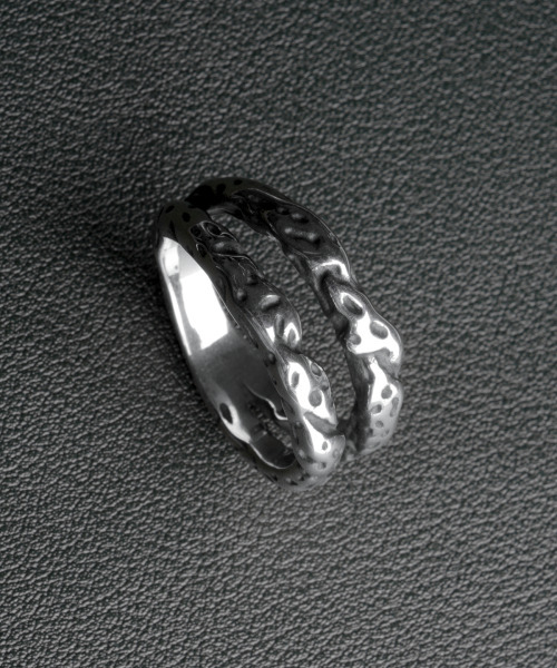 BUTTON SEOUL(ボタンソウル)の「ディストレスドロッククロスリング(リング・メンズ・その他・10号/13号/16号/19号/25号/22号)」の2枚目の写真