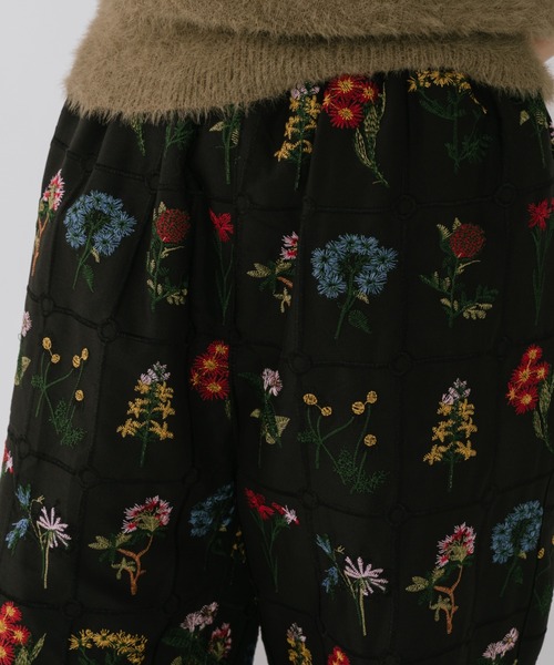 duei(デュイ)の「フラワー刺しゅうイージーパンツ(その他パンツ・レディース・ブラック・FREE)」の5枚目の写真