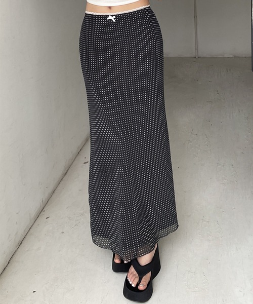 GLAMOROUS JANE（グラマラスジェーン）の「ドット柄シフォンロングスカート（スカート・レディース・ブラック・S/M）」の2枚目の写真