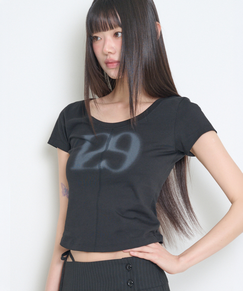 ILLIGO（イリゴ）の「129 ベーシックスリムTシャツ ブラック（Tシャツ/カットソー・レディース・その他・OS）」の2枚目の写真