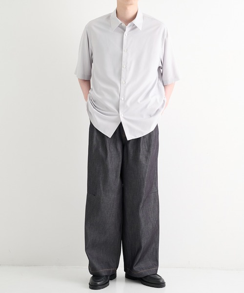 UNITED TOKYO（ユナイテッドトウキョウ）の「【数量限定】SUPIMA DENIM バギーパンツ　｜夏服/ワイド/ウエスト調節可/タック（デニムパンツ・メンズ・ブラック/ダークインディゴブルー・1/2）」の7枚目の写真