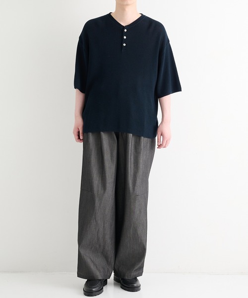 UNITED TOKYO（ユナイテッドトウキョウ）の「【数量限定】SUPIMA DENIM バギーパンツ　｜夏服/ワイド/ウエスト調節可/タック（デニムパンツ・メンズ・ブラック/ダークインディゴブルー・1/2）」の6枚目の写真