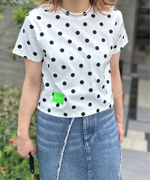 mi via loca(ミヴィアロカ)の「ドット柄コンパクト フライス TOPS(Tシャツ/カットソー・レディース・ブラック/オフホワイト・FREE)」の4枚目の写真