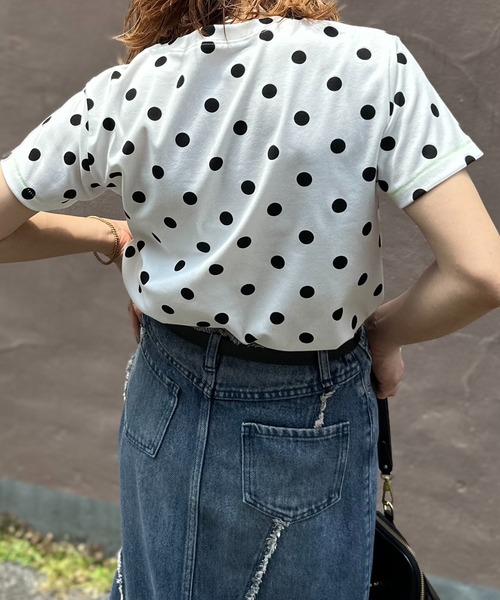 mi via loca(ミヴィアロカ)の「ドット柄コンパクト フライス TOPS(Tシャツ/カットソー・レディース・ブラック/オフホワイト・FREE)」の17枚目の写真