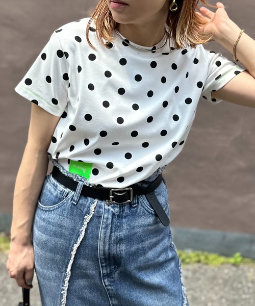 mi via loca(ミヴィアロカ)の「ドット柄コンパクト フライス TOPS(Tシャツ/カットソー・レディース・ブラック/オフホワイト・FREE)」の19枚目の写真