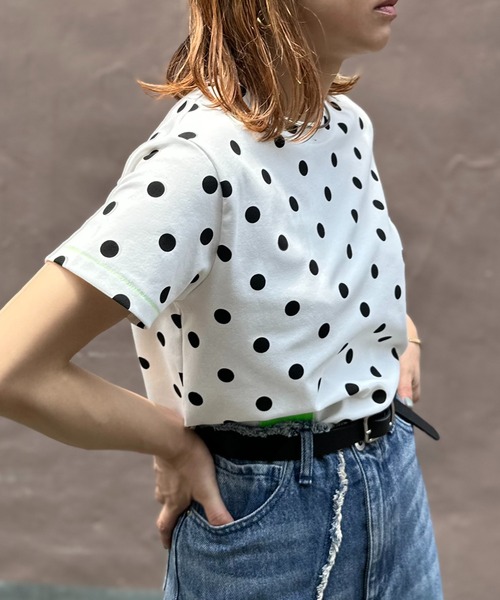 mi via loca(ミヴィアロカ)の「ドット柄コンパクト フライス TOPS(Tシャツ/カットソー・レディース・ブラック/オフホワイト・FREE)」の16枚目の写真