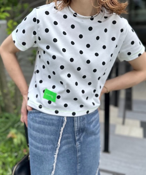 mi via loca(ミヴィアロカ)の「ドット柄コンパクト フライス TOPS(Tシャツ/カットソー・レディース・ブラック/オフホワイト・FREE)」の6枚目の写真
