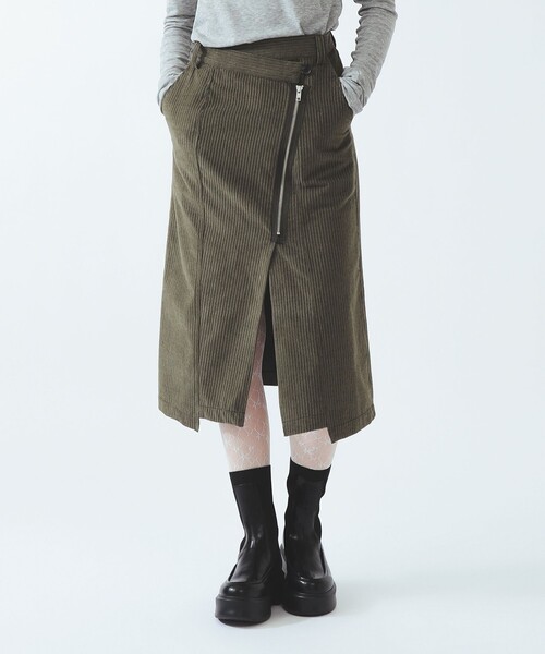Ray BEAMS(レイビームス)の「コーデュロイ アシンメトリー ジップ スカート(スカート・レディース・ブラウン/オリーブ・1/0)」の2枚目の写真