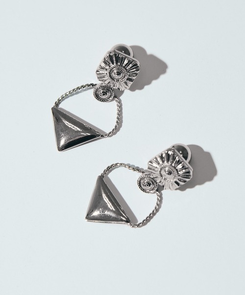 TOGA(トーガ)の「【TOGA PULLA/トーガプルラ】Triangle pierced earrings/トライアングルピアス(ピアス(両耳用)・レディース・シルバー/イエロー・FREE)」の8枚目の写真