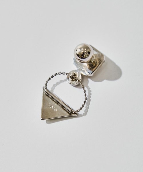 TOGA(トーガ)の「【TOGA PULLA/トーガプルラ】Triangle pierced earrings/トライアングルピアス(ピアス(両耳用)・レディース・シルバー/イエロー・FREE)」の4枚目の写真