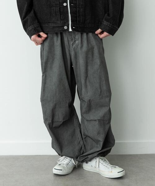 URBAN RESEARCH Sonny Label（アーバンリサーチサニーレーベル）の「ARMY TWILL　UNEVEN DYEING OVER PANTS（その他パンツ・メンズ・チャコールグレー・MEDIUM）」の2枚目の写真