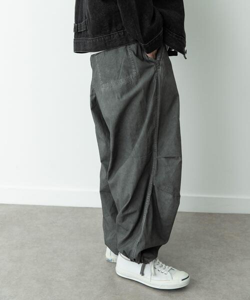 URBAN RESEARCH Sonny Label（アーバンリサーチサニーレーベル）の「ARMY TWILL　UNEVEN DYEING OVER PANTS（その他パンツ・メンズ・チャコールグレー・MEDIUM）」の4枚目の写真