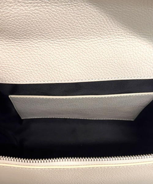 ASH(アッシュ)の「【no:rae / ノラエ】CM24 2WAYハンドバッグ(ハンドバッグ・レディース・アイボリー/ブラック・ONE SIZE)」の4枚目の写真