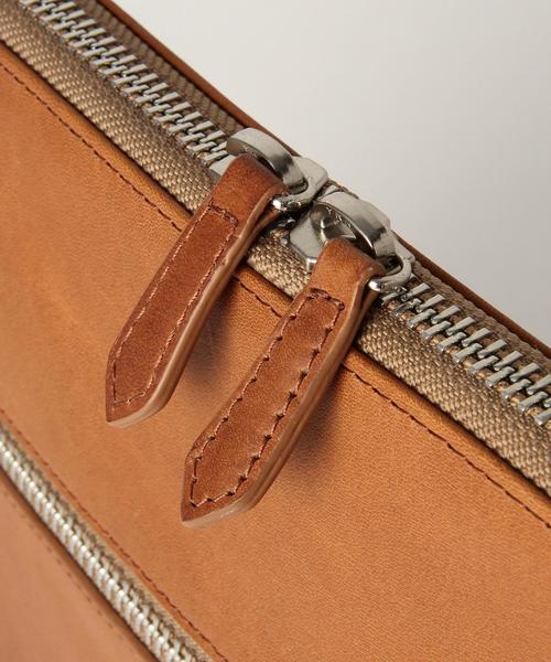 UNITED ARROWS（ユナイテッドアローズ）の「UA ＜TEMPESTI（テンペスティ）＞クラッチ L（クラッチバッグ・メンズ・ベージュ/ネイビー/ブラック・フリー）」の8枚目の写真