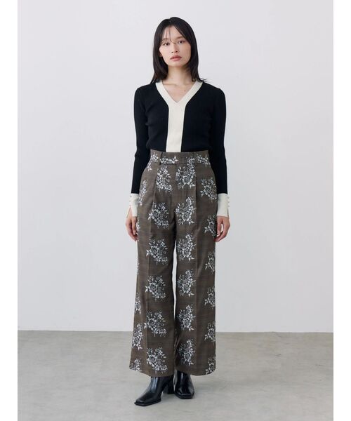 TONAL(トーナル)の「ウォッシャブルウールVネックニット(ニット/セーター・レディース・ライトブルー/オフホワイト/ブラック/ピンク/グレー・MEDIUM)」の17枚目の写真