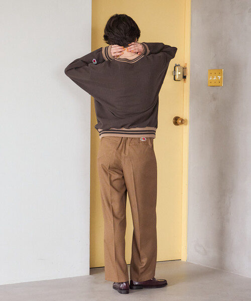 FREAK'S STORE(フリークスストア)の「FRUIT OF THE LOOM×FREAK'S STORE/フルーツオブザルーム 別注 チェック柄 タックワイドパンツ(スラックス・レディース・チャコール/ブラウン/ベージュ・SMALL/MEDIUM)」の8枚目の写真