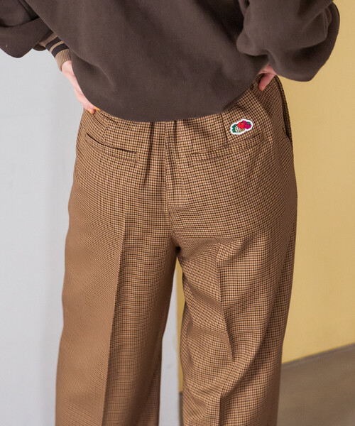 FREAK'S STORE(フリークスストア)の「FRUIT OF THE LOOM×FREAK'S STORE/フルーツオブザルーム 別注 チェック柄 タックワイドパンツ(スラックス・レディース・チャコール/ブラウン/ベージュ・SMALL/MEDIUM)」の17枚目の写真
