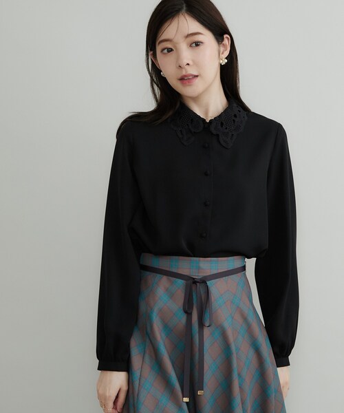 couture brooch(クチュールブローチ)の「【お顔まわり彩る】レース衿ジョーゼットブラウス(シャツ/ブラウス・レディース・オフホワイト/ネイビー系4/ブラック・38/36/40/42)」の8枚目の写真