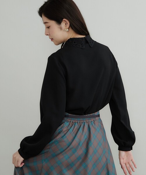 couture brooch(クチュールブローチ)の「【お顔まわり彩る】レース衿ジョーゼットブラウス(シャツ/ブラウス・レディース・オフホワイト/ネイビー系4/ブラック・38/36/40/42)」の10枚目の写真